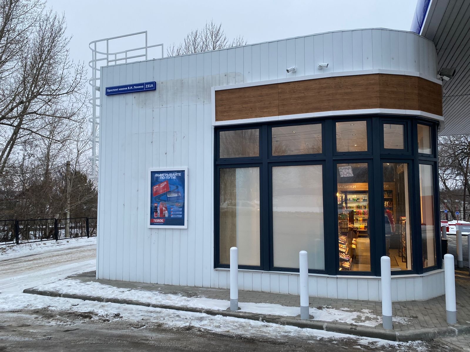 Световой короб Tevol на фасаде в Волгограде